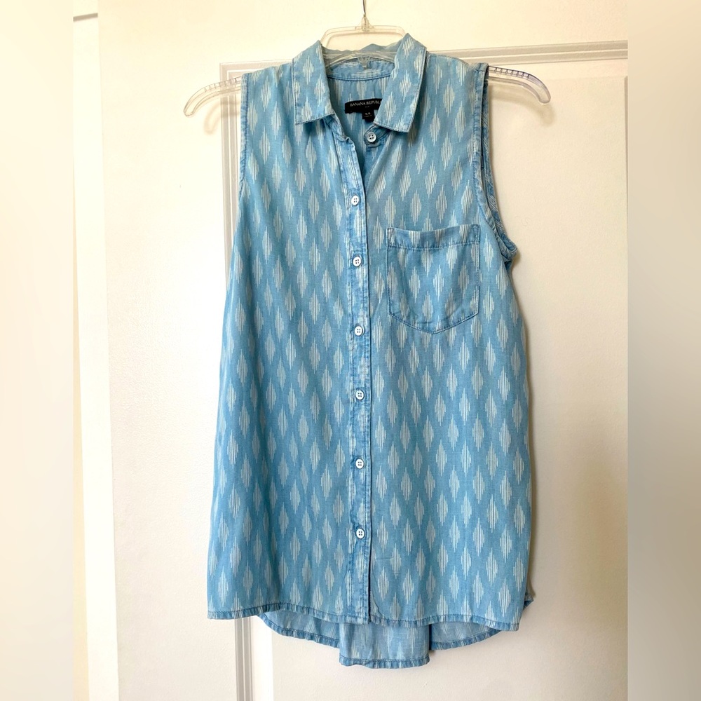 NWOT Women’s Banana Republic Blue Sleeveless Top - XS